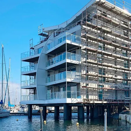 Penthauswohnung Direkt Auf Dem Wasser *